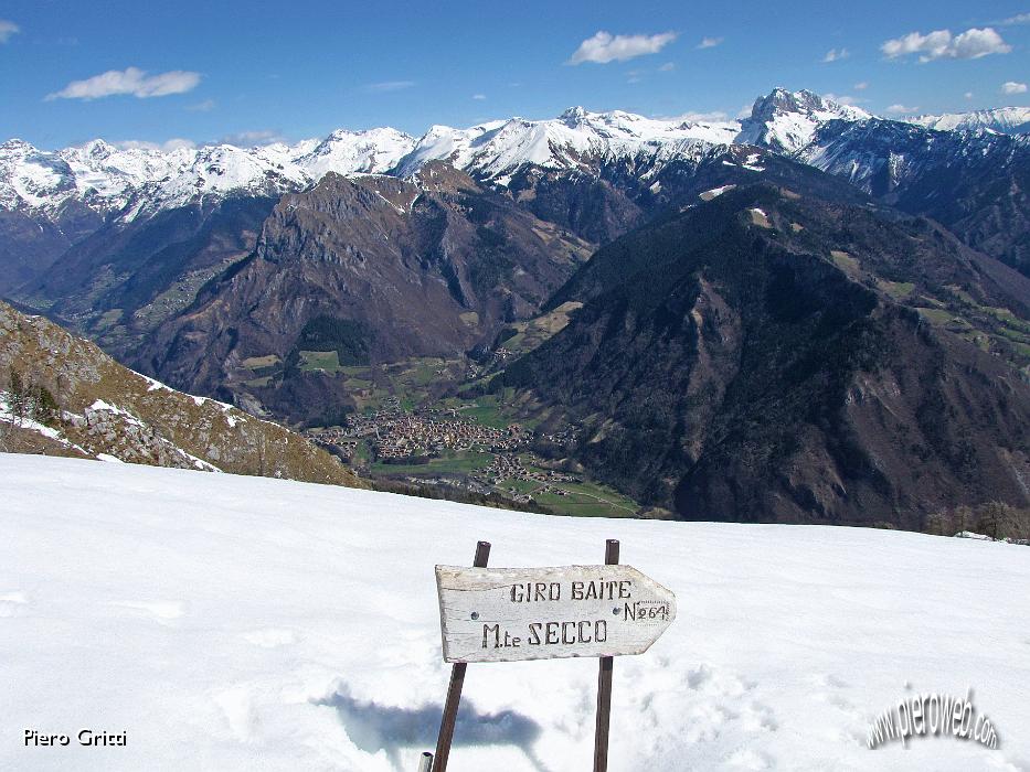 30 Vista verso Ardesio e la Presoana.jpg - 30 Vista verso Ardesio, la Presolana e il 'Tetto delle Orobie'